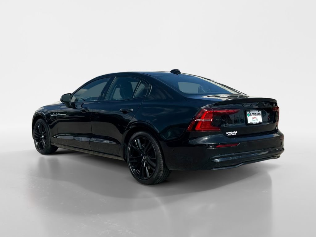 2024 Volvo S60 B5 Plus Black Edition photo 3
