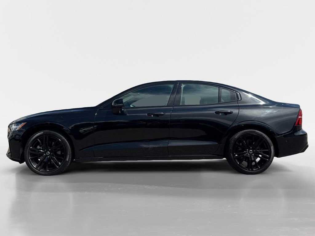 2024 Volvo S60 B5 Plus Black Edition photo 2