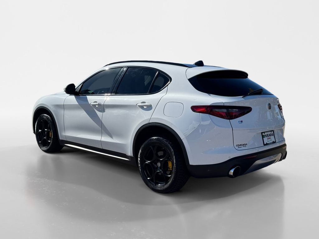 2019 Alfa Romeo Stelvio Sport photo 3