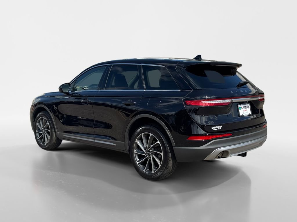 2023 Lincoln Corsair Standard photo 3