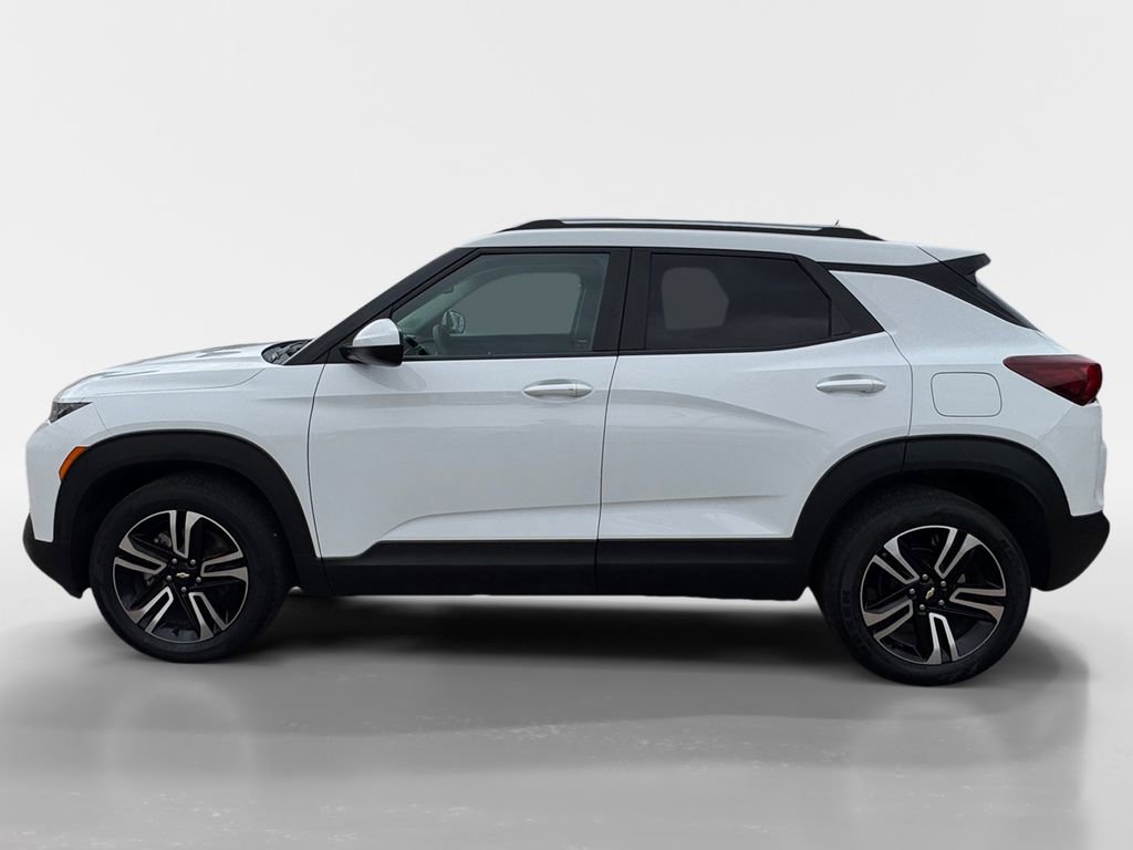 2023 Chevrolet Trailblazer LT photo 2