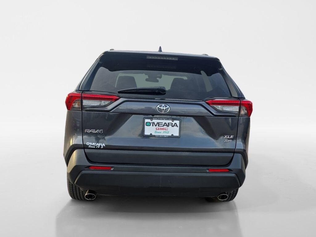 2021 Toyota RAV4 XLE photo 3