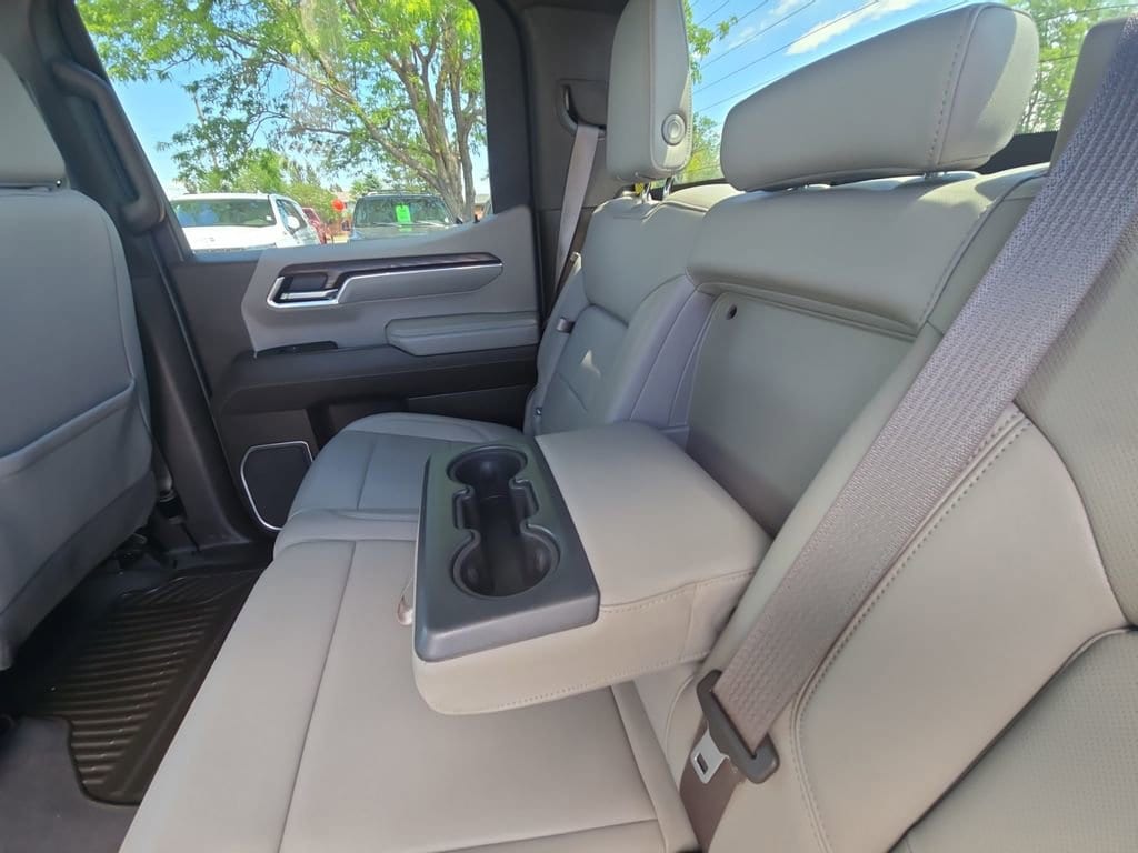2023 GMC Sierra 1500 SLT - Photo 18