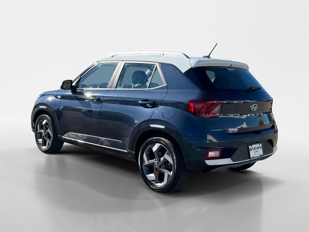 2023 Hyundai Venue Limited photo 3