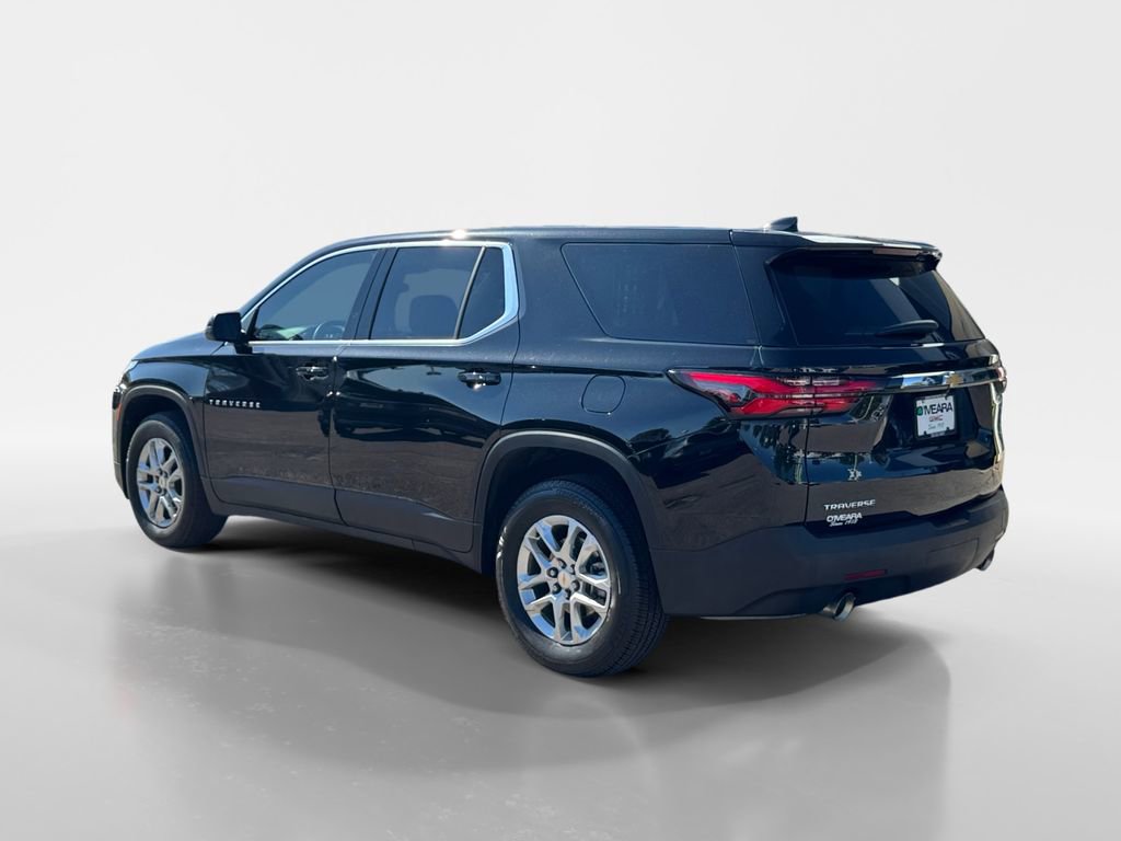 2023 Chevrolet Traverse LS photo 3