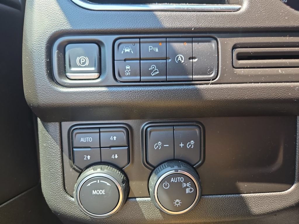 2024 Chevrolet Suburban Premier - Photo 22