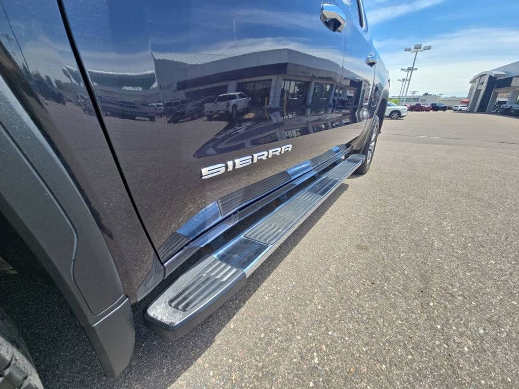2023 GMC Sierra 1500 SLT - Photo 19
