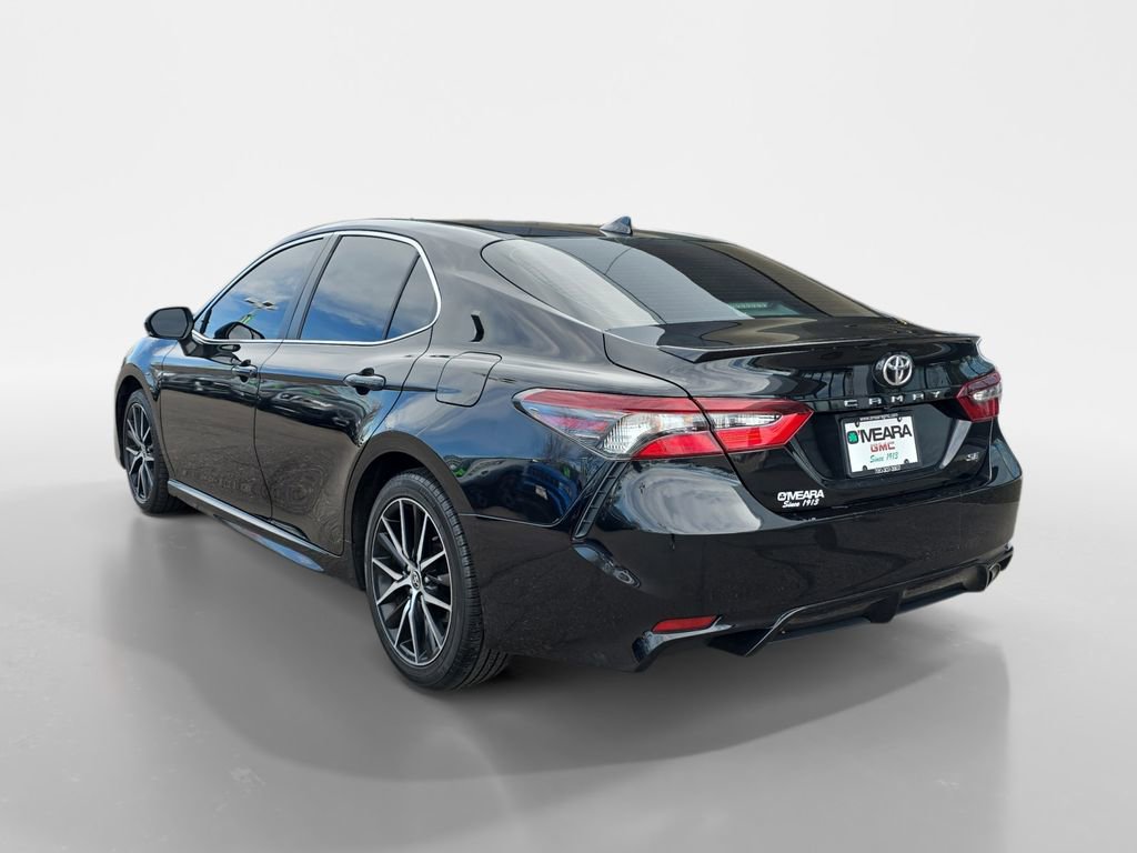 2022 Toyota Camry SE photo 3