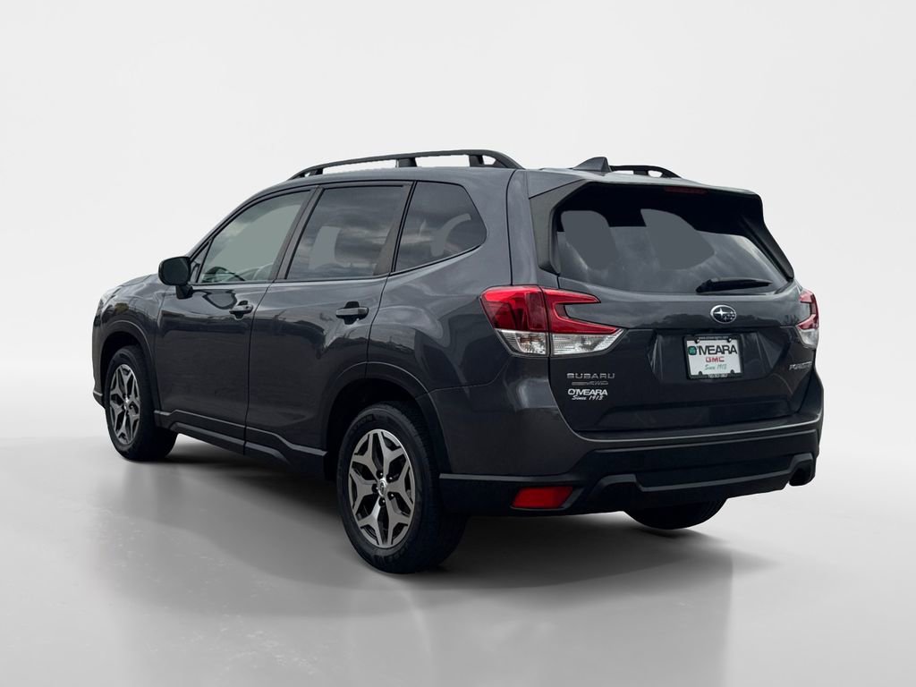 2023 Subaru Forester Premium photo 3