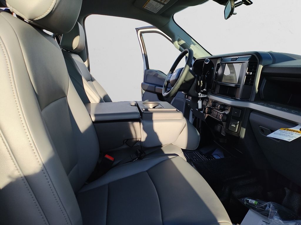 2025 Ford F-450 Super Duty Chassis Cab XL - Photo 15