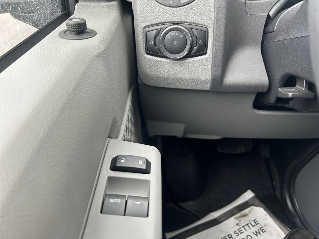 2025 Ford E-Series Cutaway Base - Photo 17