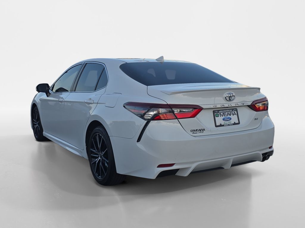2022 Toyota Camry SE photo 3