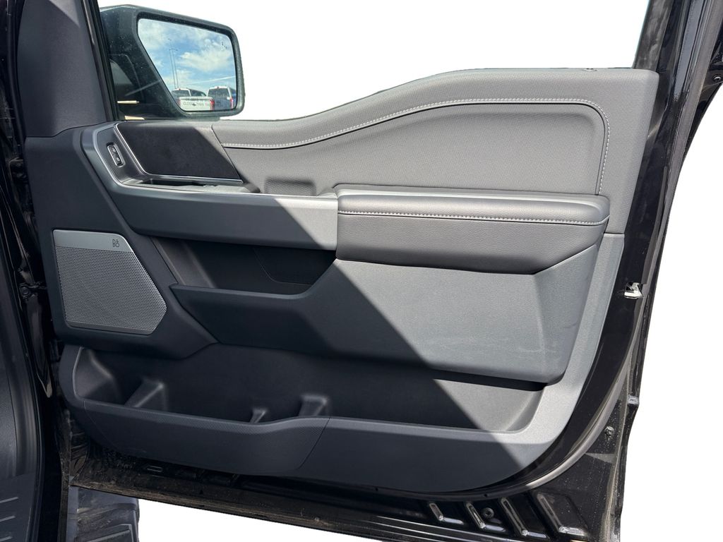 2025 Ford F-150 XLT - Photo 17