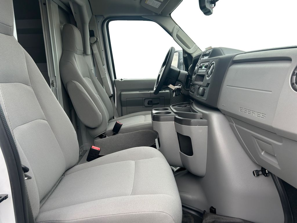 2025 Ford E-Series Cutaway Base - Photo 15
