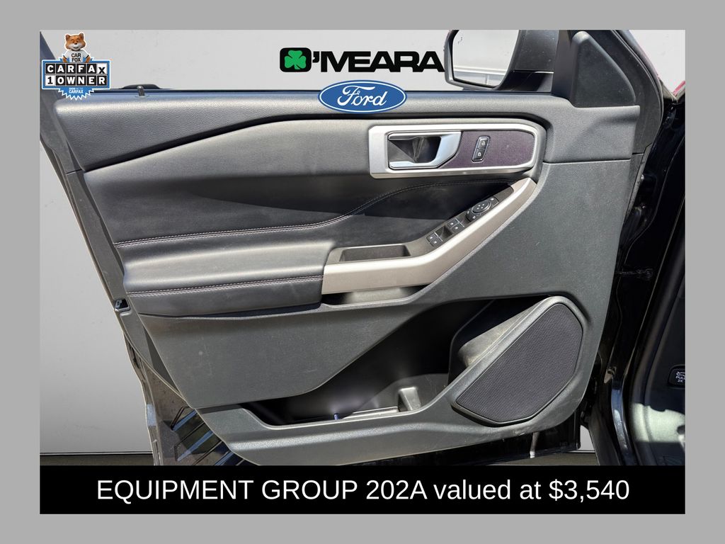 2023 Ford Explorer XLT 4WD's photo