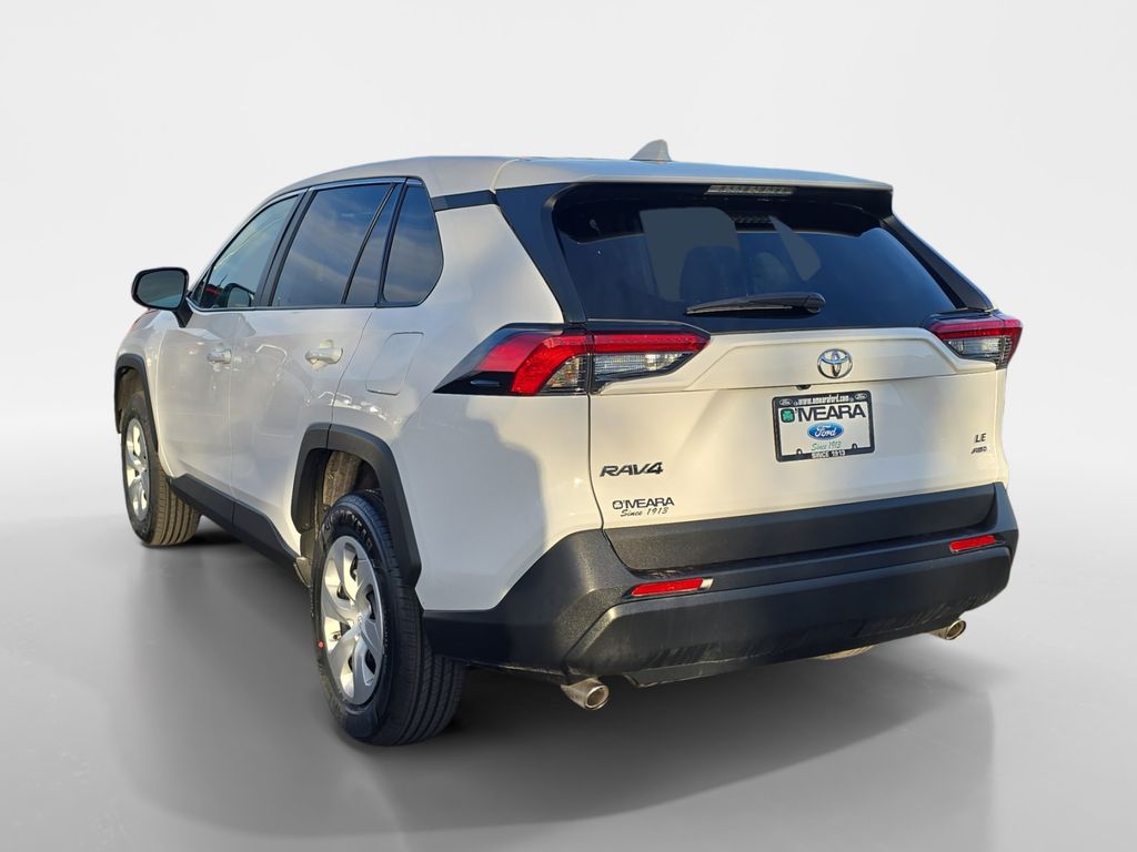 2024 Toyota RAV4 LE photo 3
