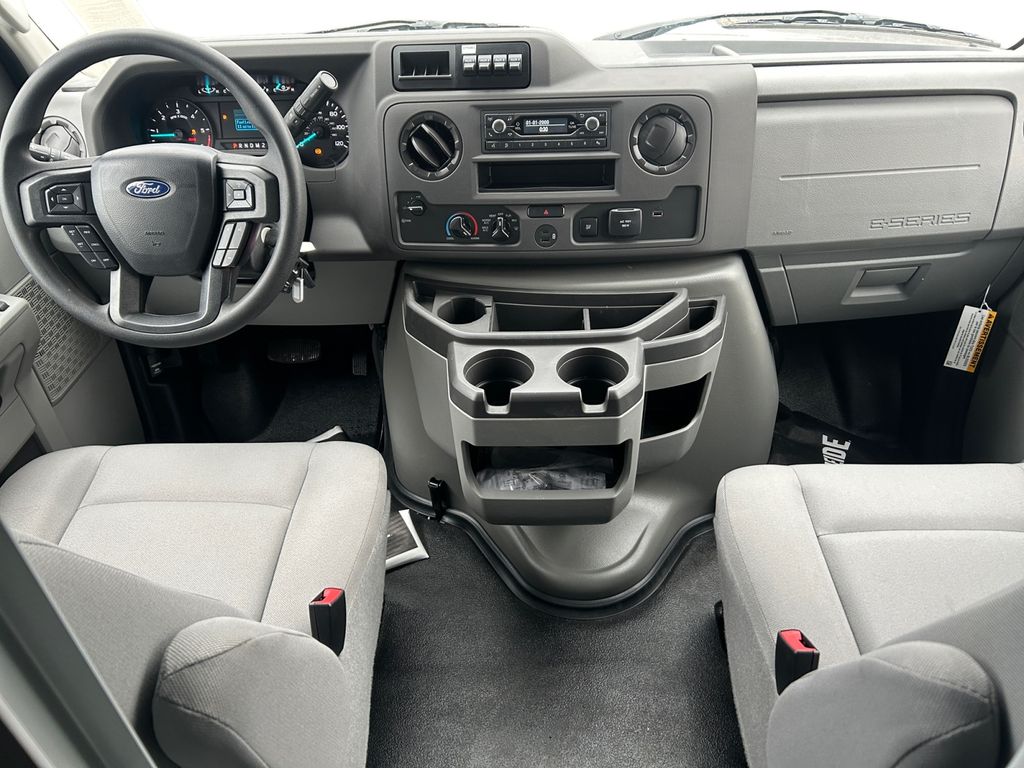2025 Ford E-Series Cutaway Base - Photo 10