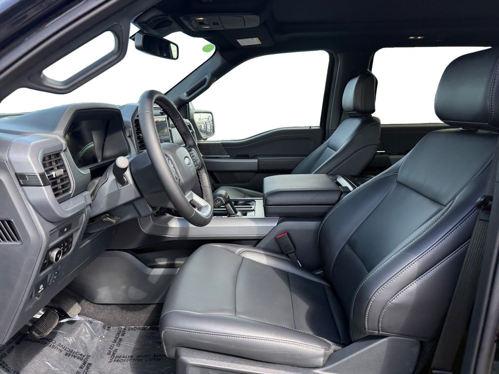 2025 Ford F-150 XLT - Photo 10