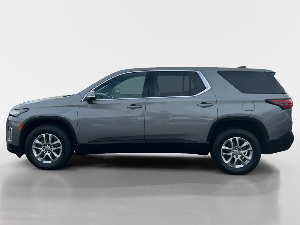 2023 Chevrolet Traverse LS photo 2
