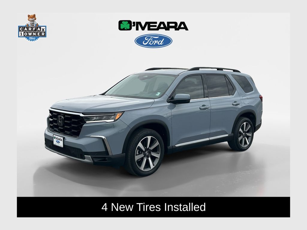 2023 Honda Pilot Touring AWD's photo