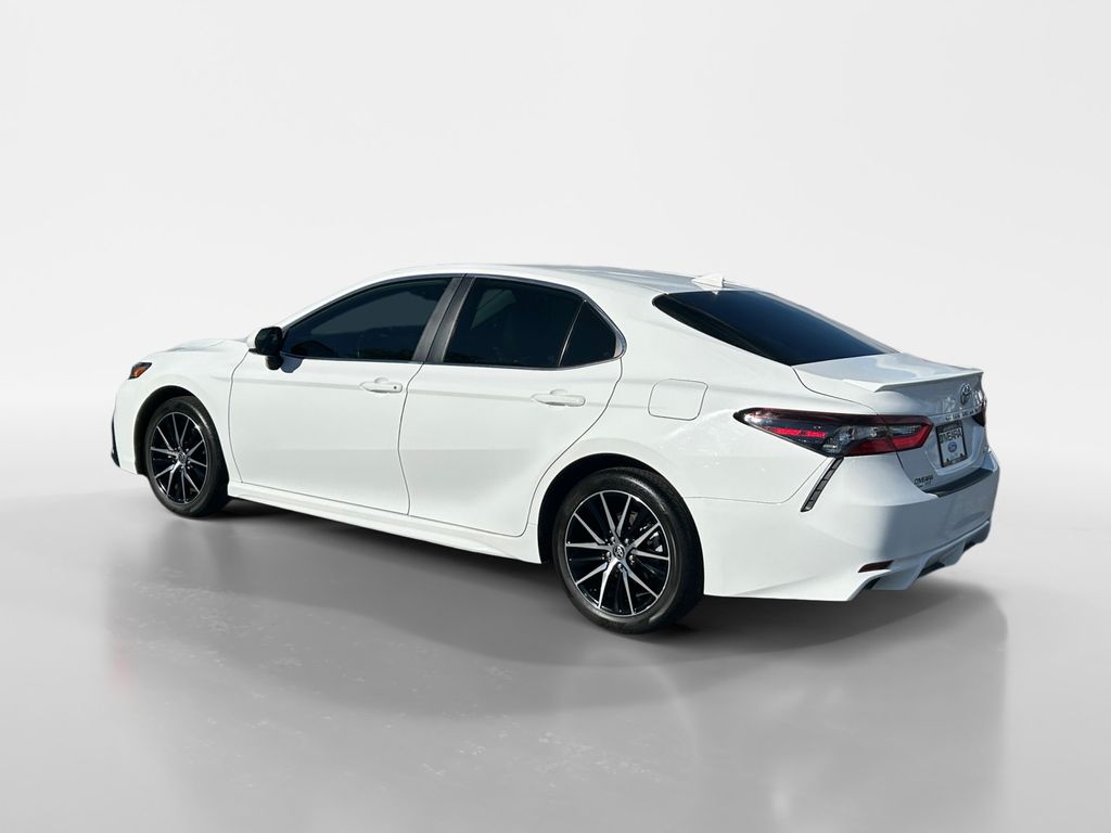2021 Toyota Camry SE photo 3