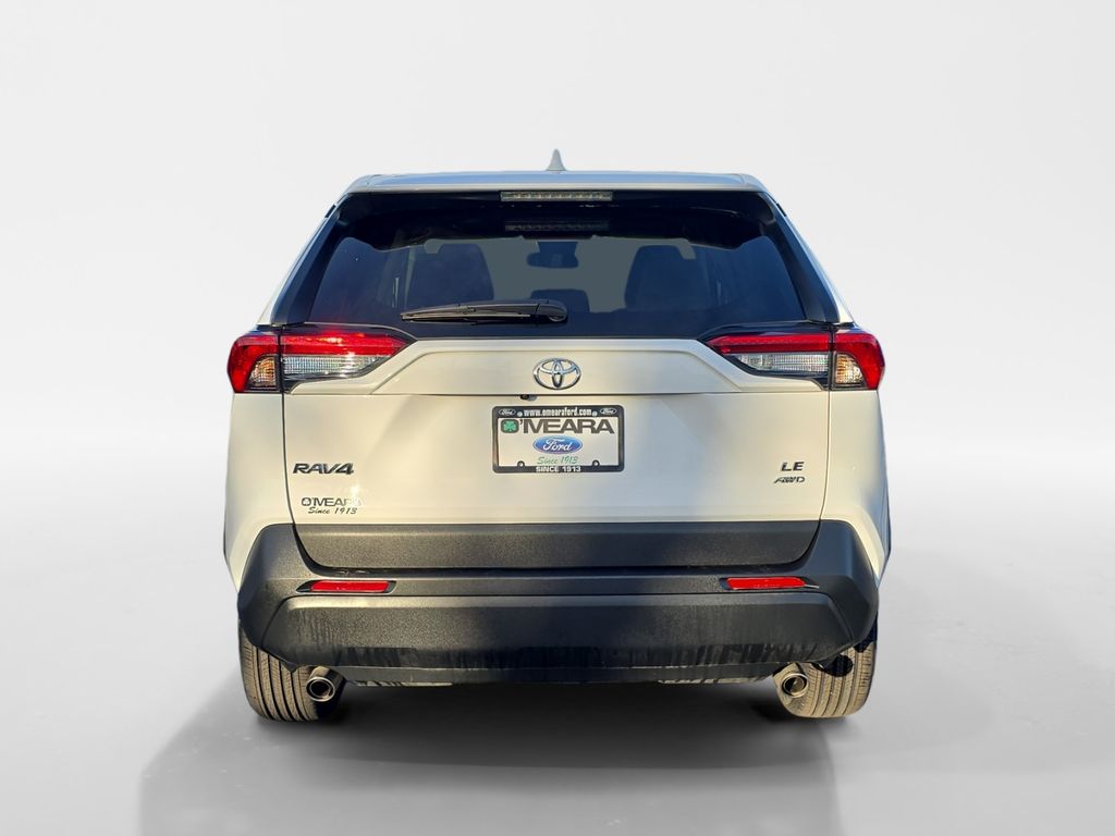 2024 Toyota RAV4 LE photo 4