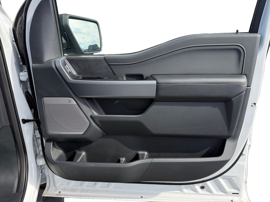 2025 Ford F-150 XLT - Photo 17