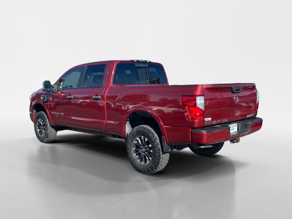 2017 Nissan Titan PRO-4X photo 3