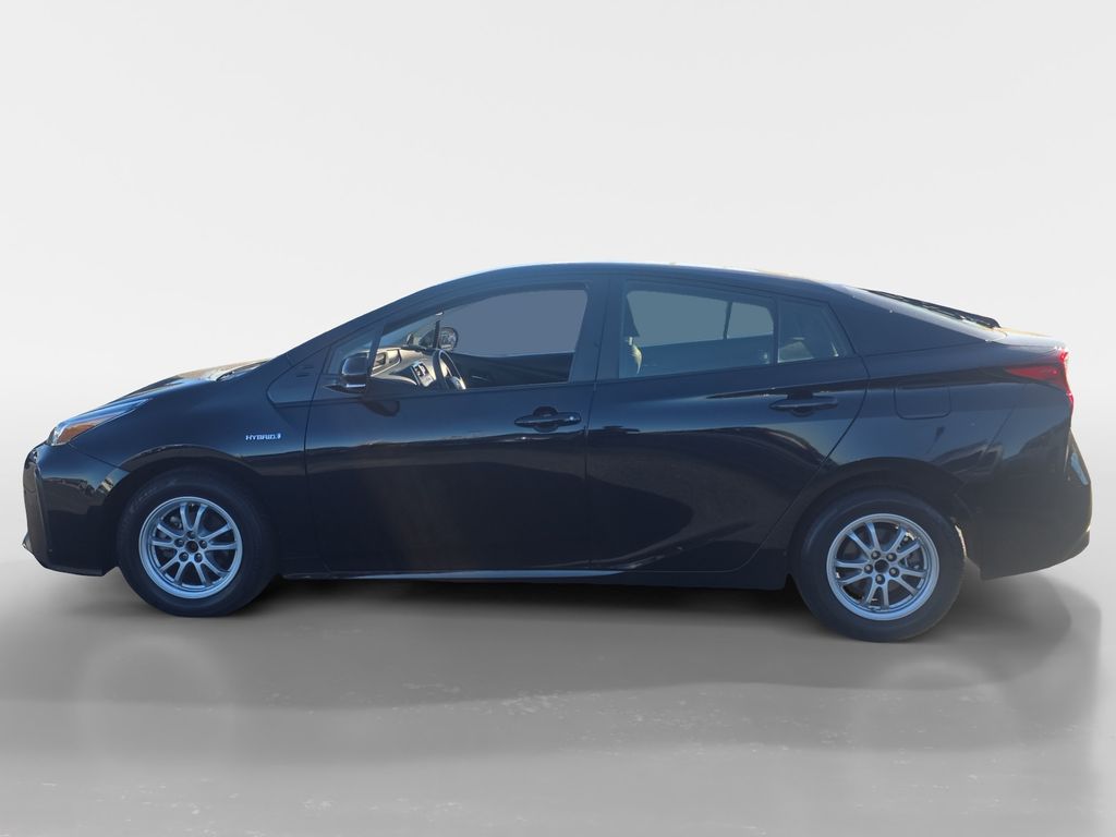 2020 Toyota Prius L photo 2