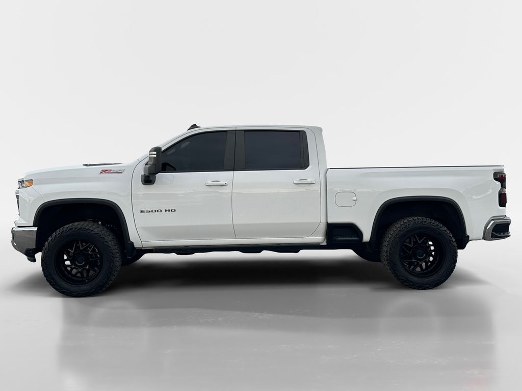 2024 Chevrolet Silverado 2500HD LT photo 2
