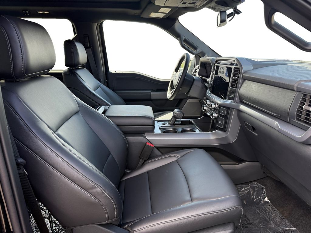 2025 Ford F-150 XLT - Photo 16