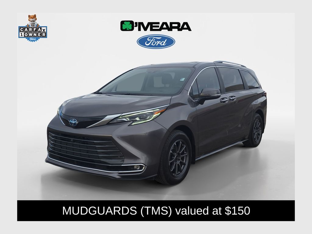 2024 Toyota Sienna Platinum's photo