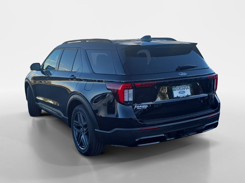 2025 Ford Explorer ST-Line photo 2