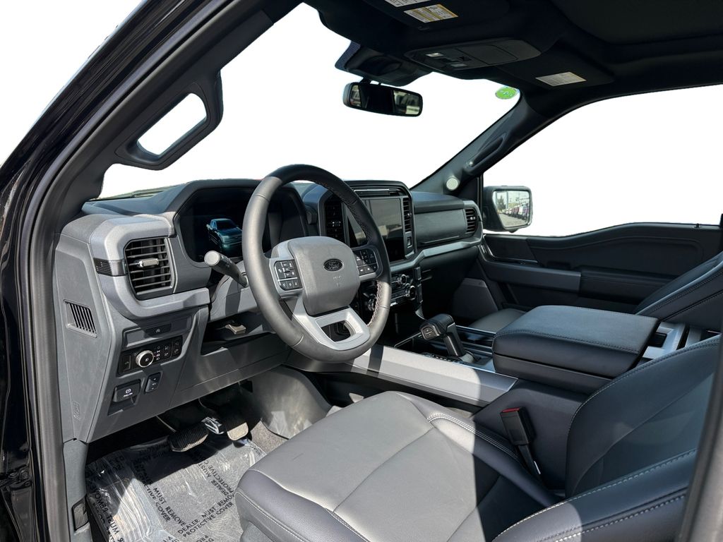 2025 Ford F-150 XLT - Photo 24