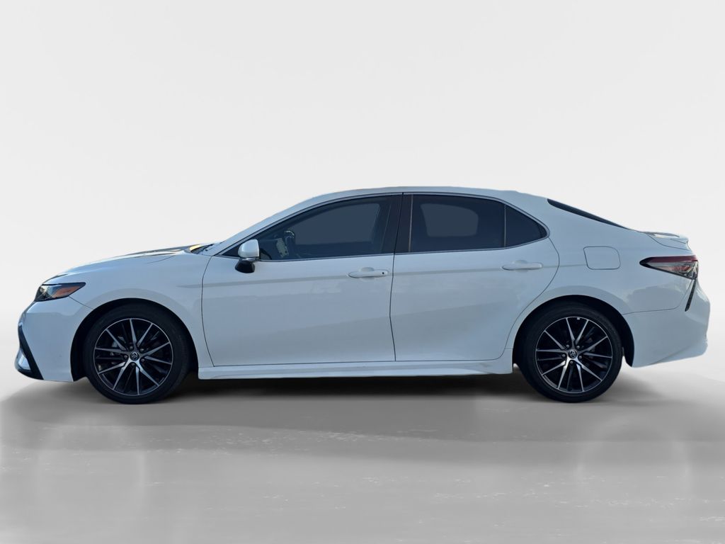 2022 Toyota Camry SE photo 2