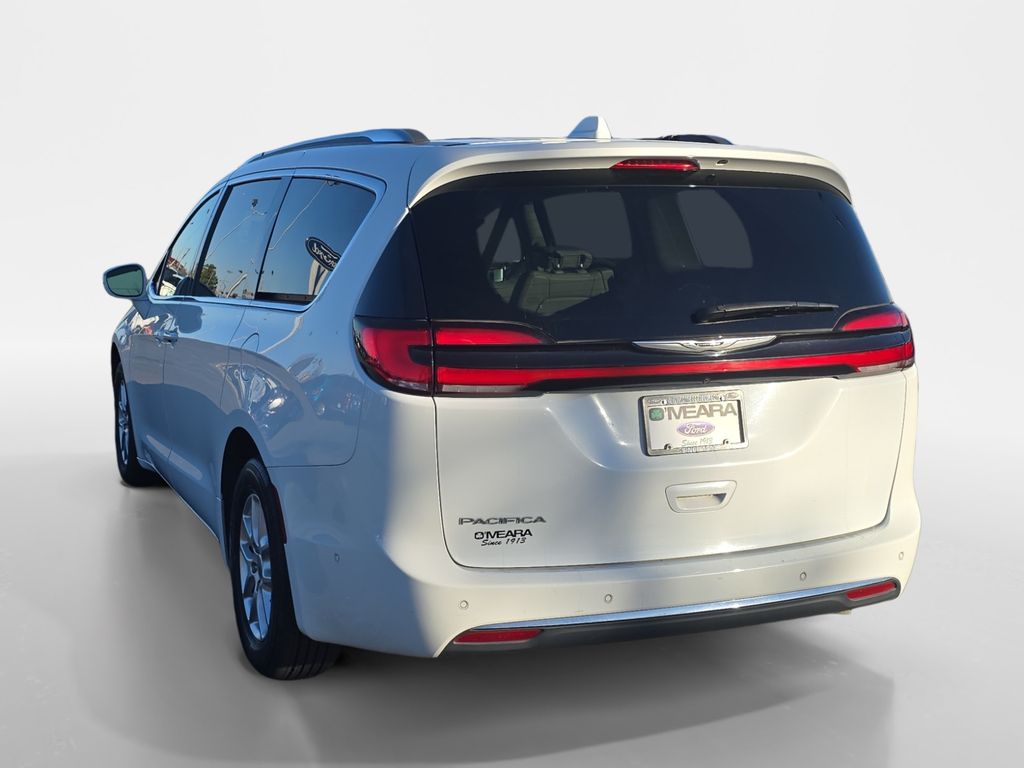 2021 Chrysler Pacifica Touring L photo 2