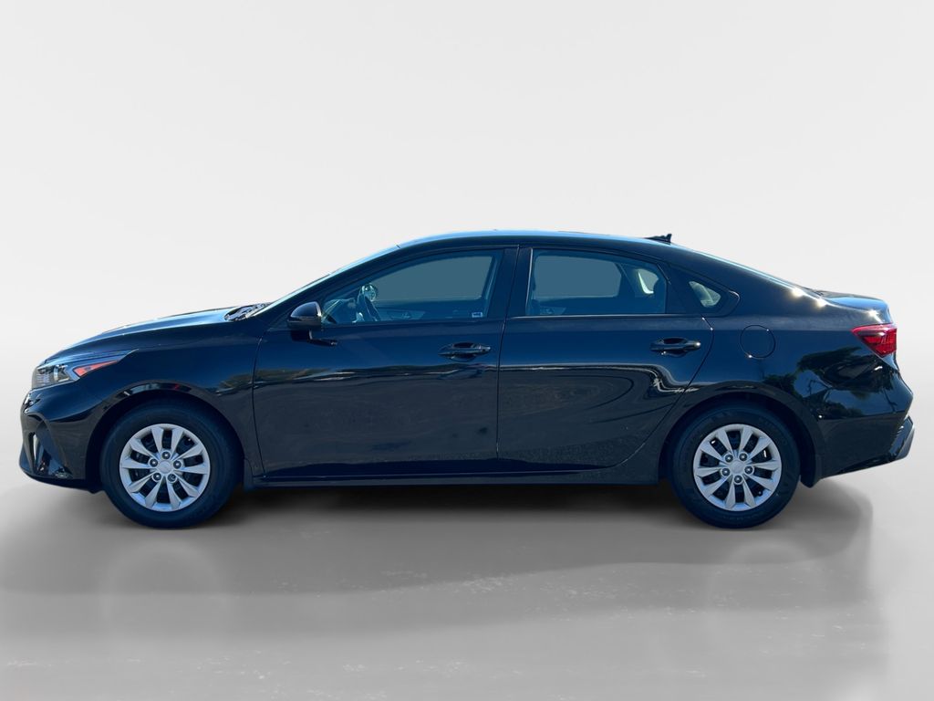 2024 Kia Forte LX photo 2