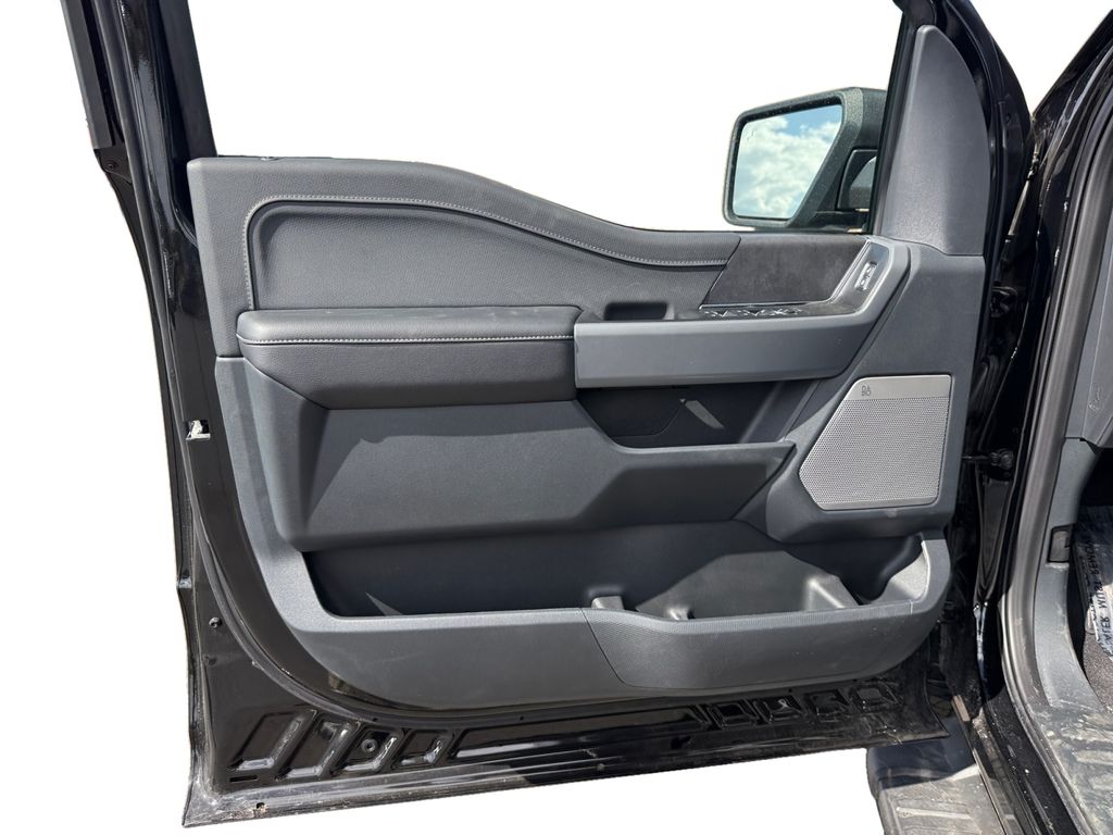 2025 Ford F-150 XLT - Photo 23