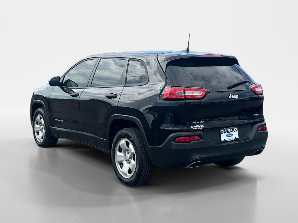 2017 Jeep Cherokee Sport photo 2