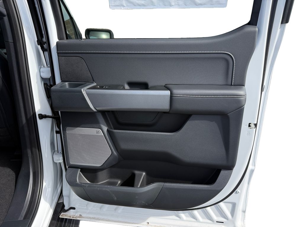 2025 Ford F-150 XLT - Photo 18