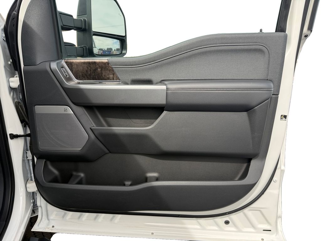 2025 Ford F-350 Super Duty Lariat - Photo 17