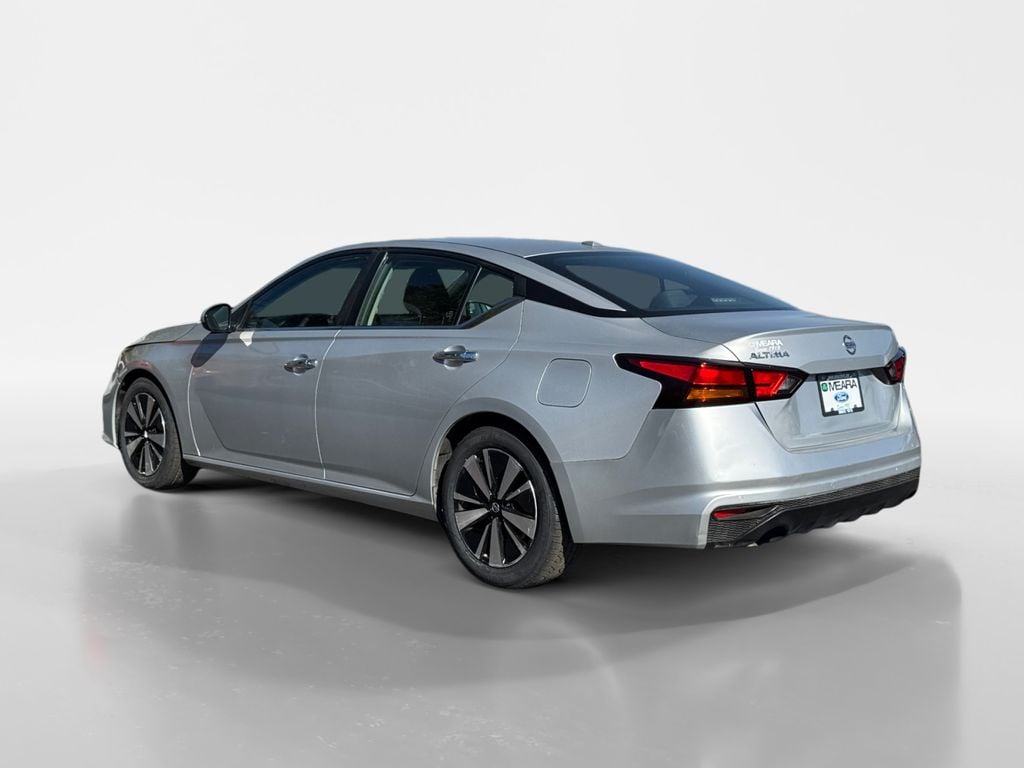Used 2021 Nissan Altima 2.5 SV Sedan