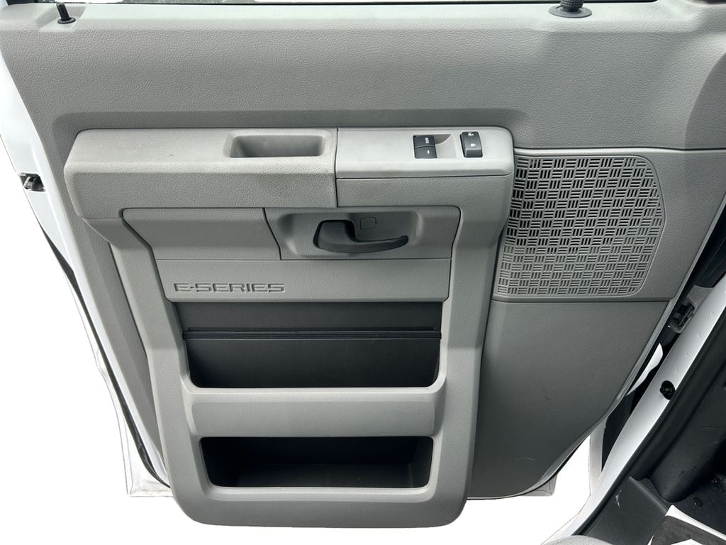 2025 Ford E-Series Cutaway Base - Photo 16