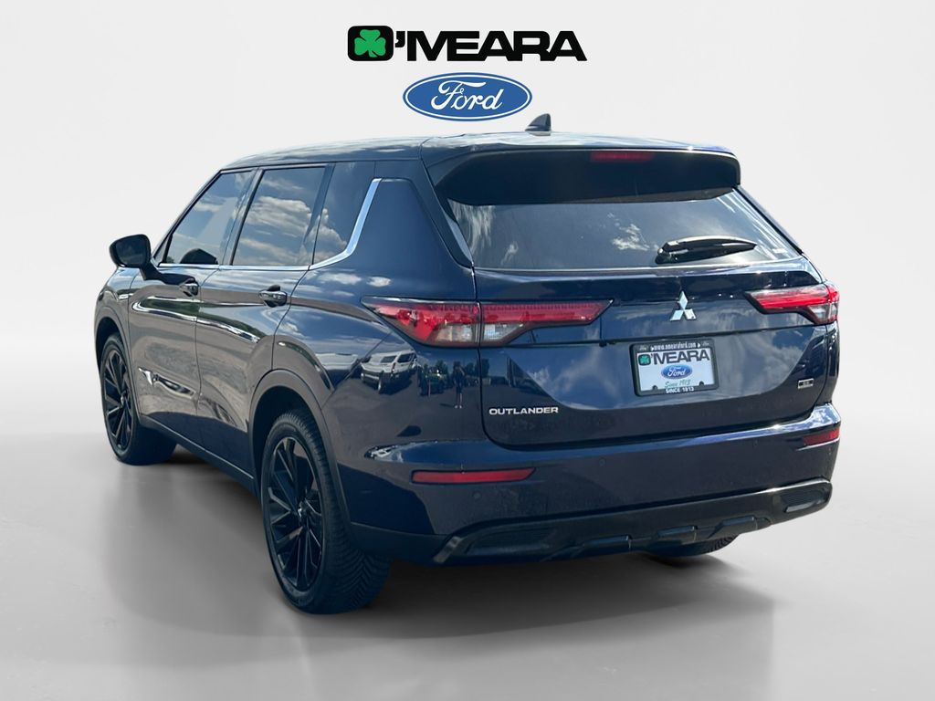 2023 Mitsubishi Outlander SE photo 3