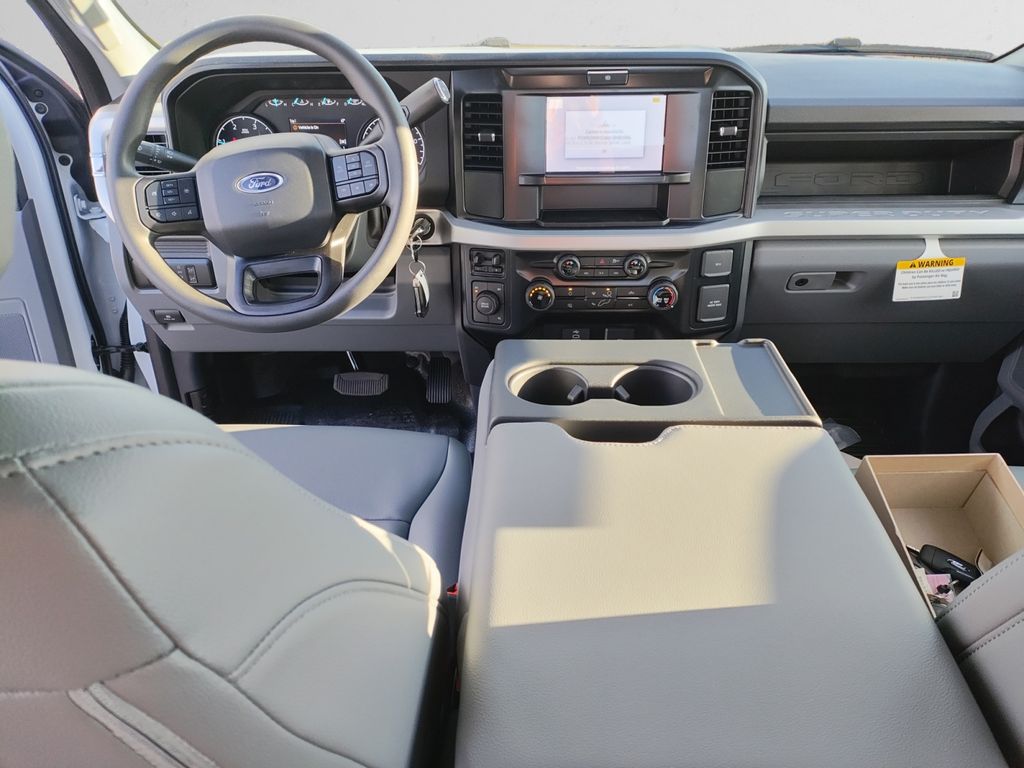 2025 Ford F-450 Super Duty Chassis Cab XL - Photo 10