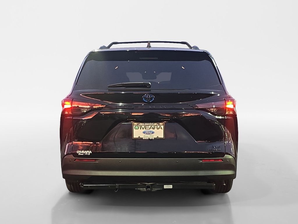 2024 Toyota Sienna Woodland Edition photo 4