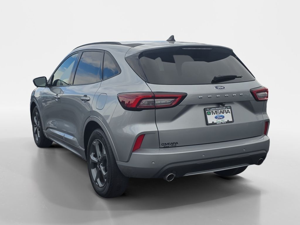 2023 Ford Escape ST-Line photo 2