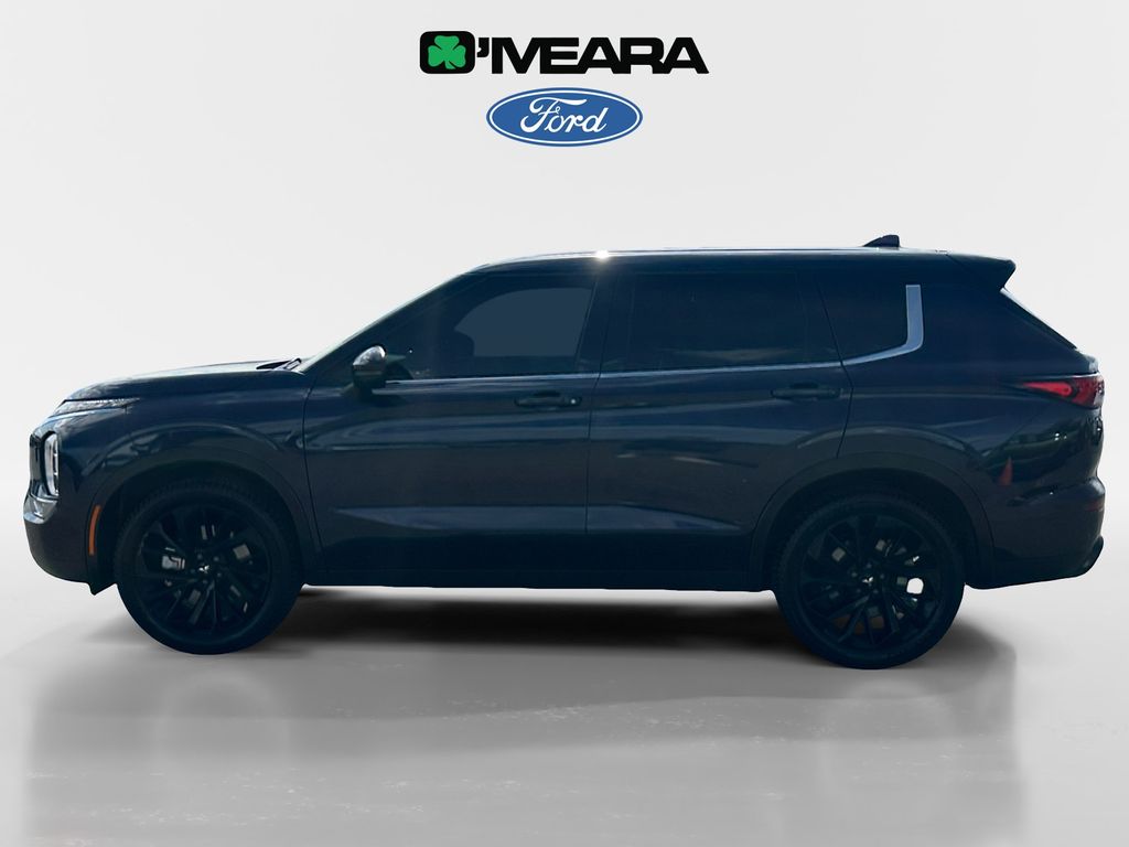 2023 Mitsubishi Outlander SE photo 2