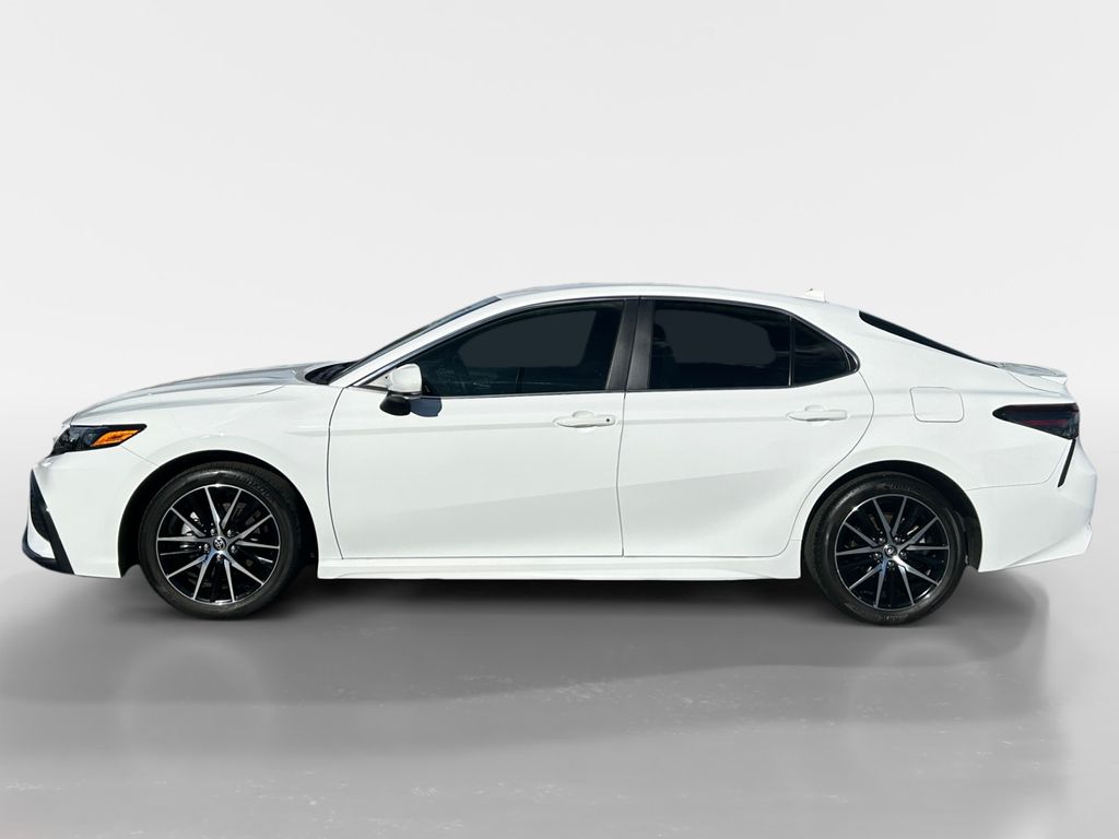 2021 Toyota Camry SE photo 2