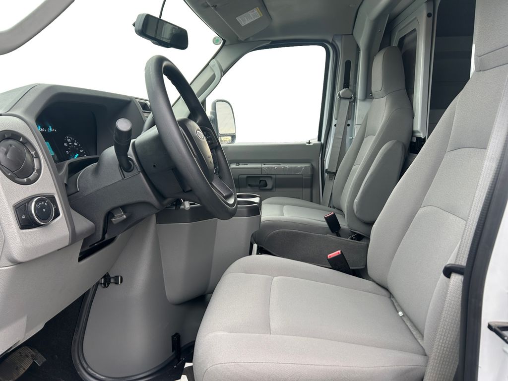 2025 Ford E-Series Cutaway Base - Photo 9